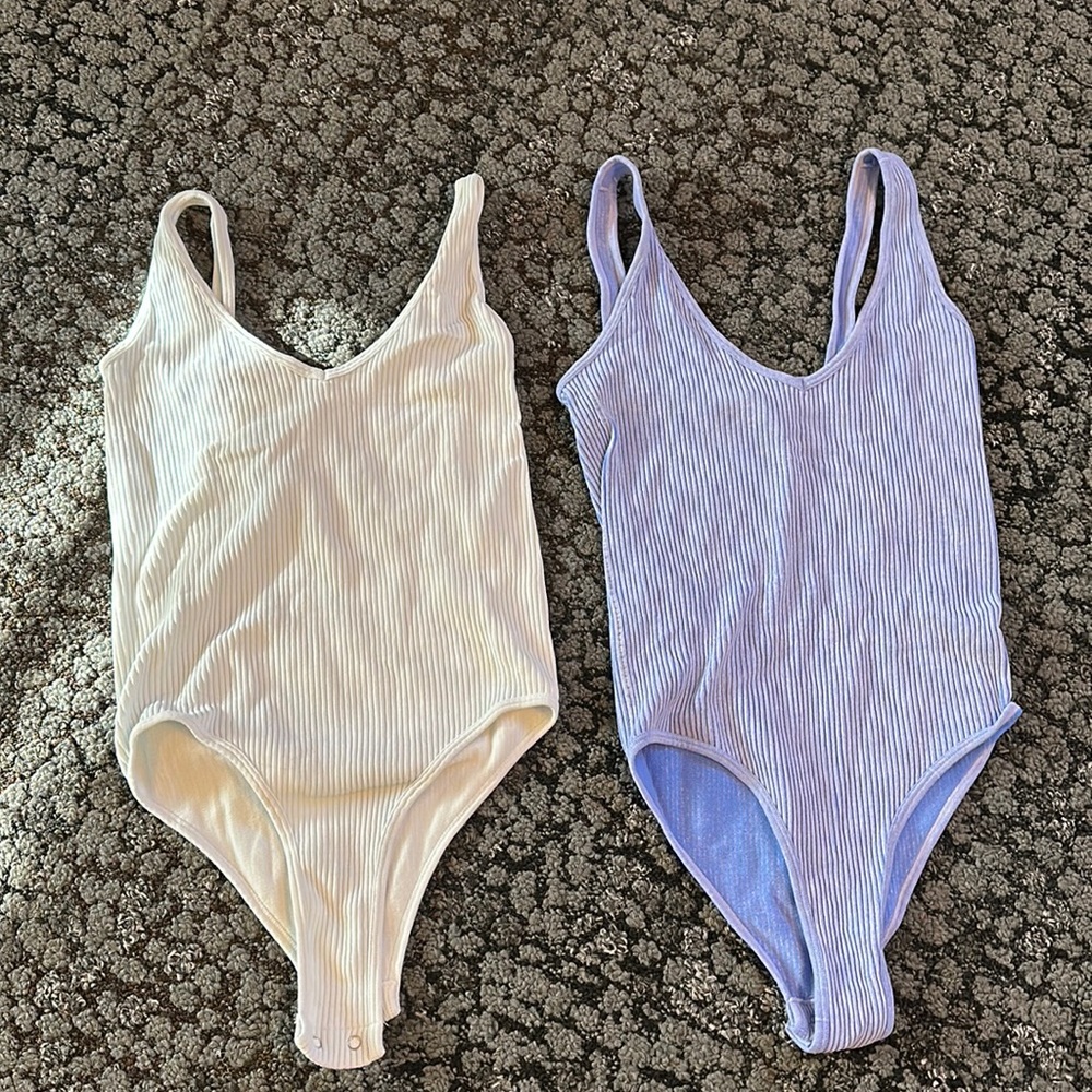 Set of two plain bodysuits